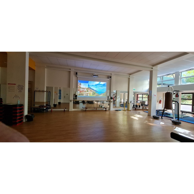 Installation vidéoprojecteur dans salle de sport à Paris, installation audiovisuel salle de sport ,