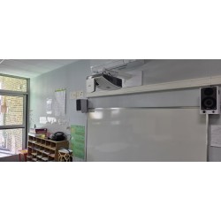 Installation vidéoprojecteur école catholique Montfermeil 93 ,seine saint Denis , écran numérique , installation audiovisuel ,